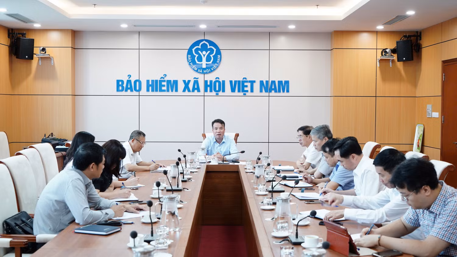 TGĐ chủ trì cuộc họp.jpg