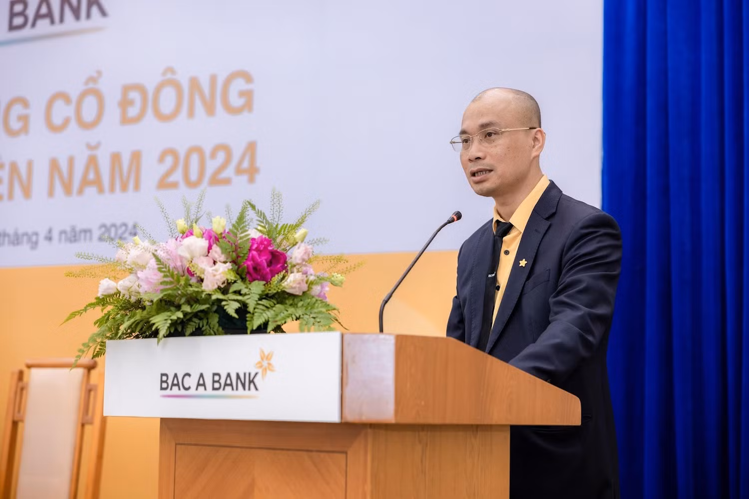 Ông Chu Nguyên Bình - Phó Tổng Giám đốc báo cáo tại Đại hội đồng cổ đông.