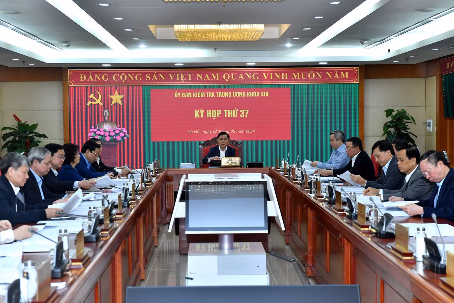 Kỳ họp 37.jpg