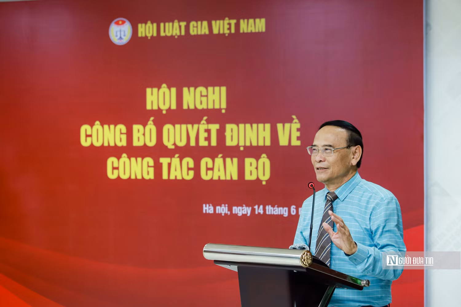 Tiến sĩ Nguyễn Văn Quyền - Chủ tịch Hội Luật gia Việt Nam phát biểu, giao nhiệm vụ cho tân Tổng biên tập Tạp chí Đời sống và Pháp luật. (Ảnh: Hữu Thắng).