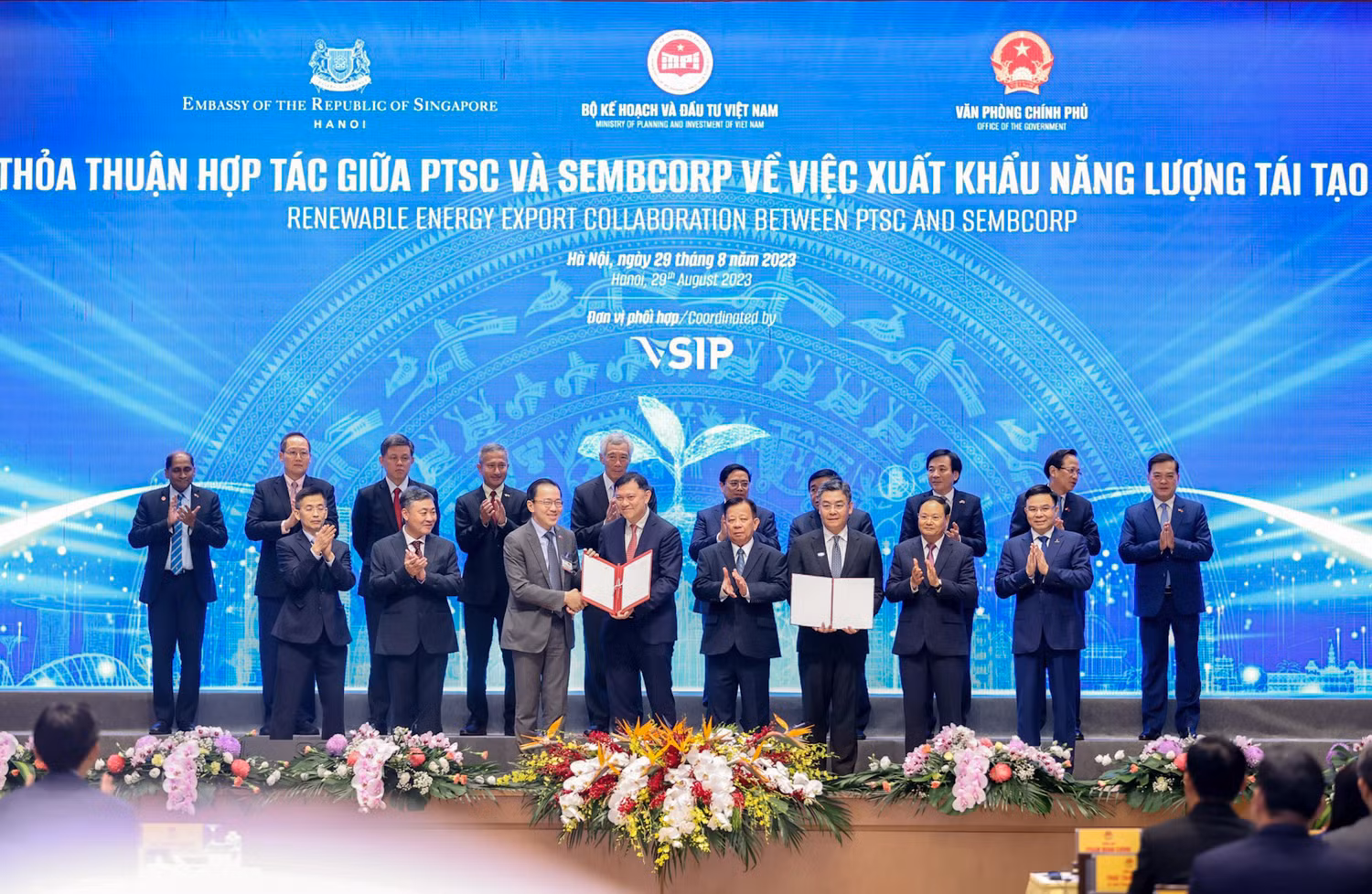 Liên danh PTSC - Sembcorp đón nhận giấy phép khảo sát các dự án năng lượng tái tạo ngoài khơi.