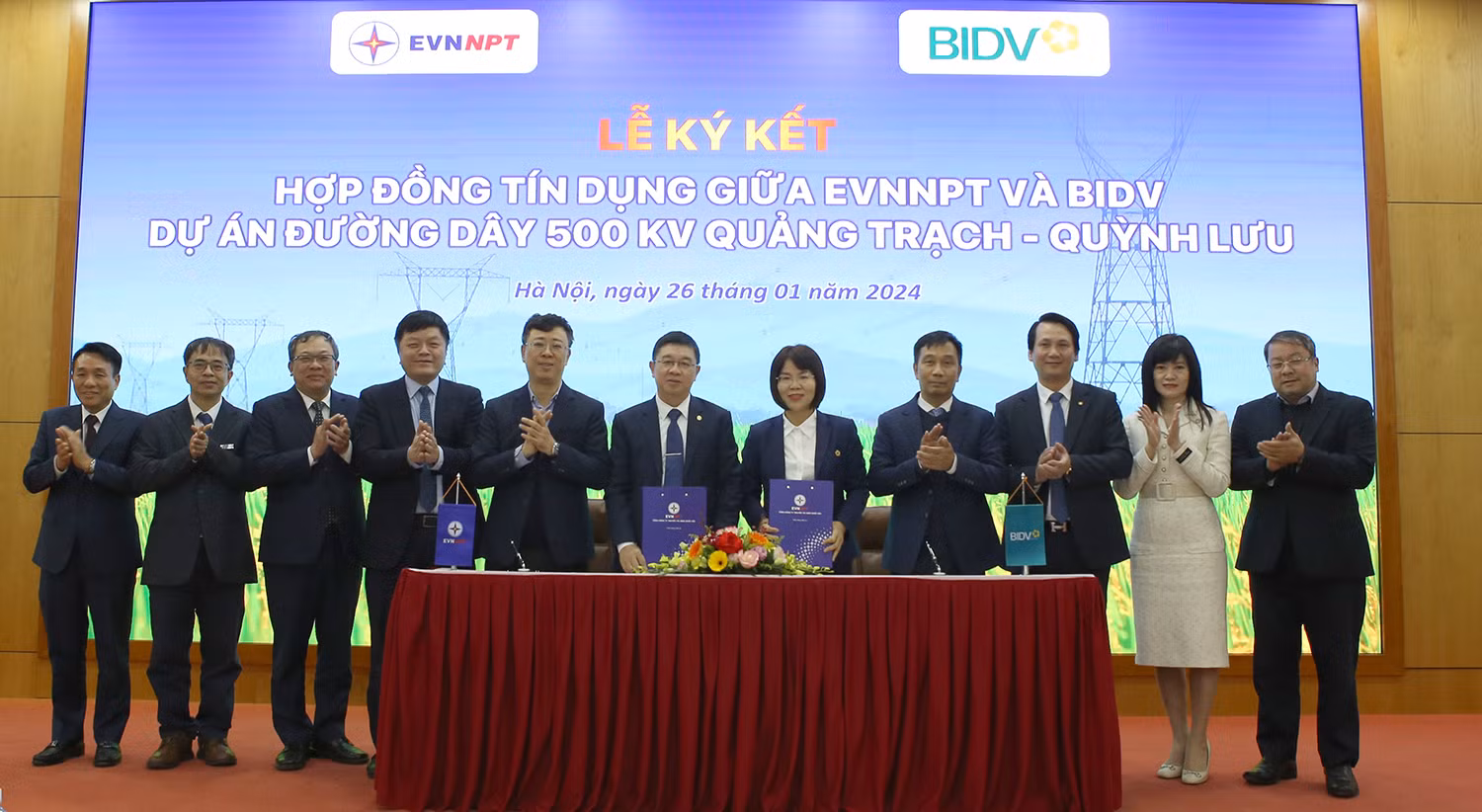 EVNNPT ký kết với BIDV hợp đồng tín dụng cho Dự án đường dây 500kV Quảng Trạch – Quỳnh Lưu với sự chứng kiến của lãnh đạo EVN, EVNNPT và lãnh đạo BIDV.