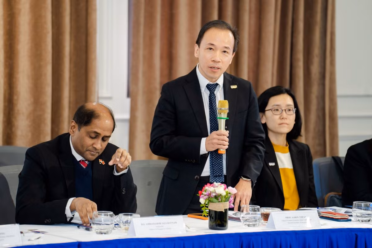 Giáo sư Aaron Thean – Phó Chủ tịch kiêm Hiệu trưởng NUS chia sẻ tại Lễ ký kết.