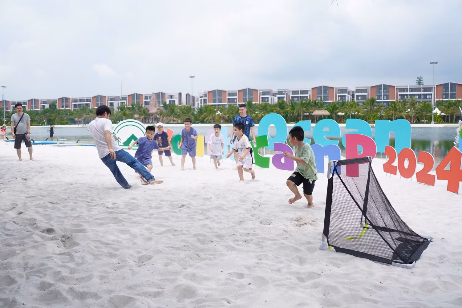 240625_VHM_PR_CLB_ 3 5_Trai he Ocean Citty giai con khat thieu san choi o cho tre_A4.jpg