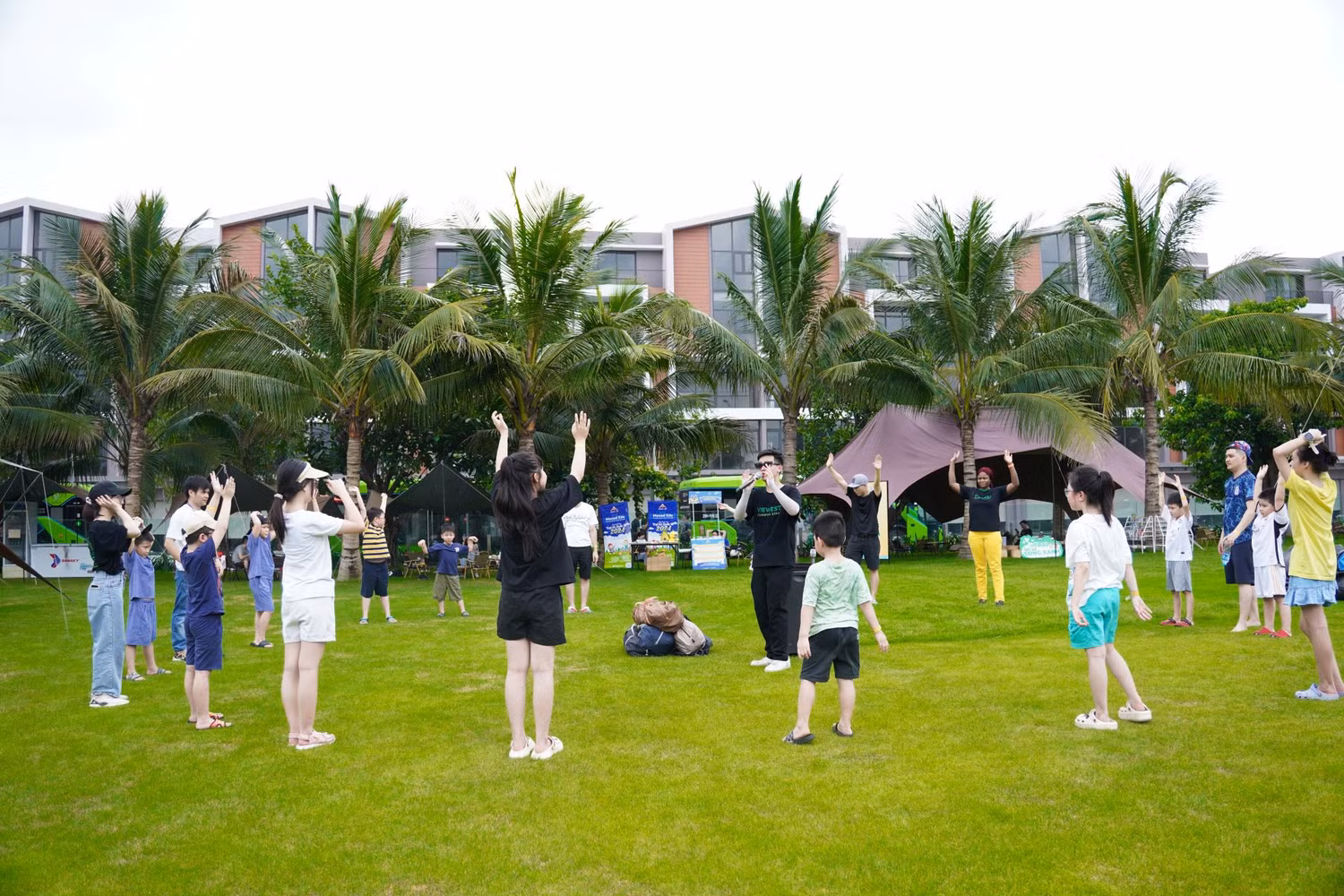 240625_VHM_PR_CLB_ 3 5_Trai he Ocean Citty giai con khat thieu san choi o cho tre_A1.jpg