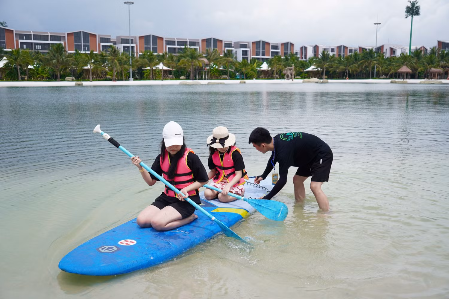 240625_VHM_PR_CLB_ 3 5_Trai he Ocean Citty giai con khat thieu san choi o cho tre_A2.jpg