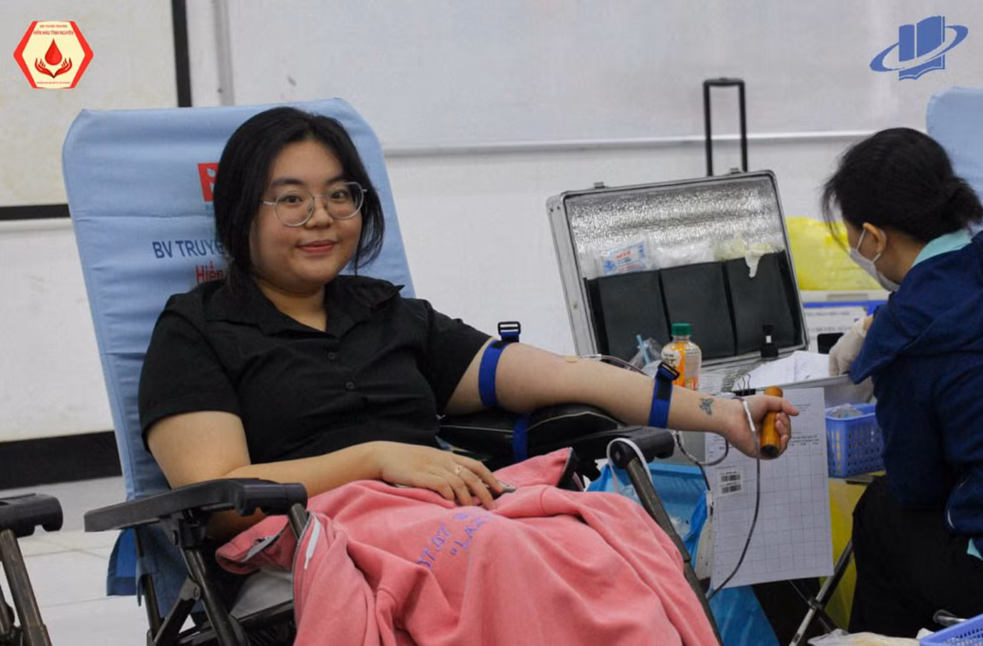Tình nguyện viên trong hoạt động “Hải Ba Rực Rỡ” của Đội Tuyên truyền Hiến máu Tình nguyện.