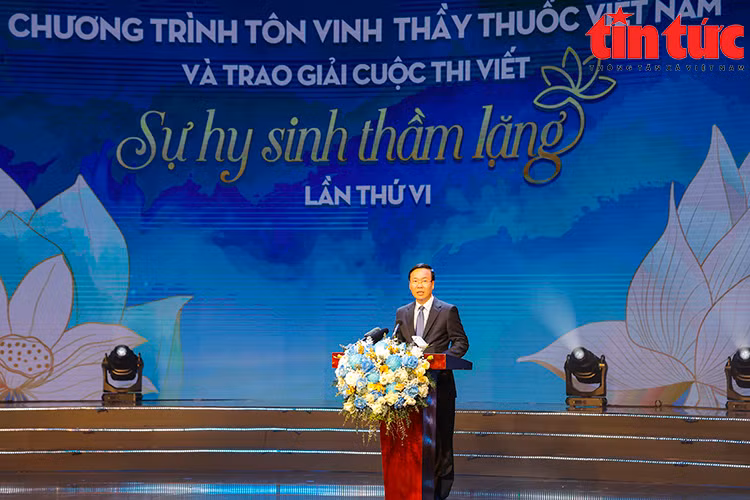 Tôn vinh Thầy thuốc Việt Nam và trao giải cuộc thi viết 'Sự hy sinh thầm lặng' lần VI- Ảnh 1.