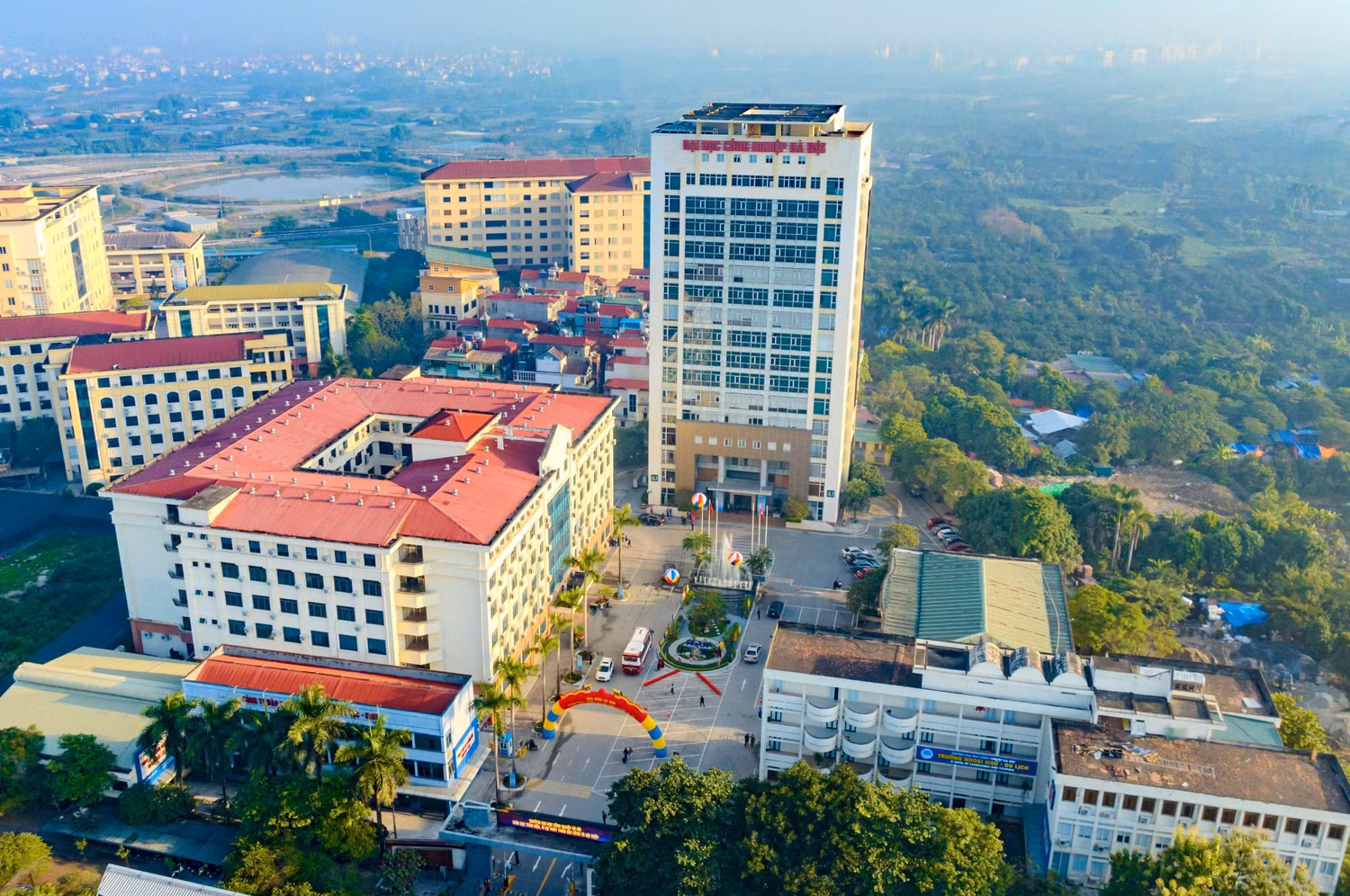 Trường Đại học Công nghiệp Hà Nội.