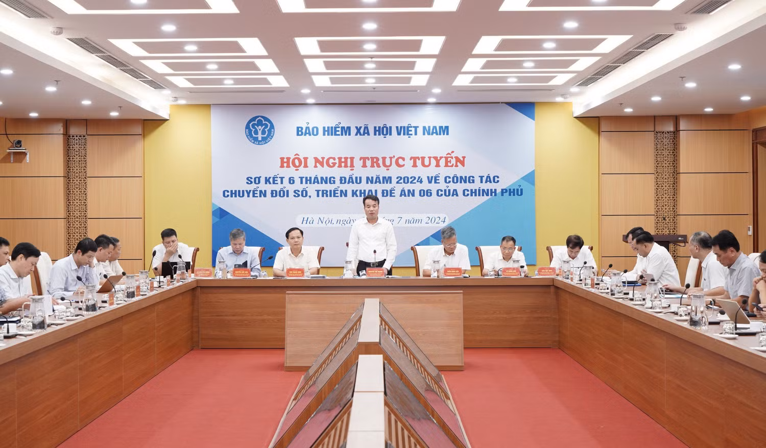 Tổng Giám đốc Nguyễn Thế Mạnh, Trưởng Ban chỉ đạo chuyển đổi số ngành BHXH Việt Nam, chủ trì Hội nghị.jpg