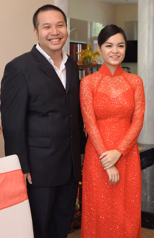 Đôi uyên ương rạng ngời hạnh phúc trong ngày vui.