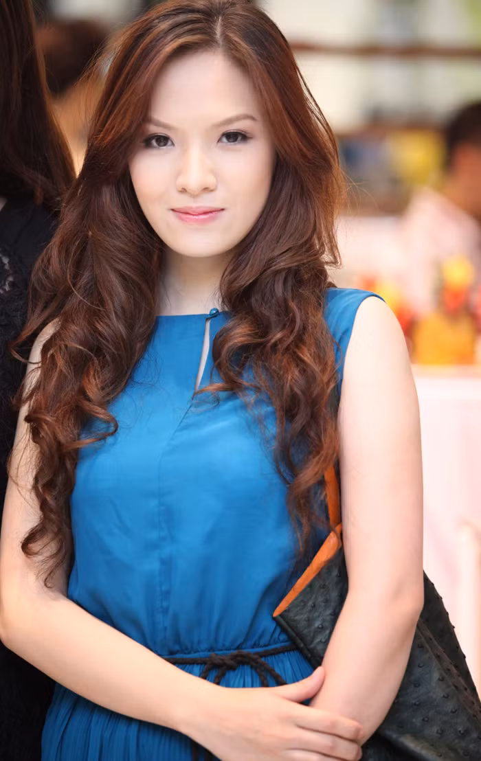 Khuôn mặt người đẹp luôn toát lên vẻ sang trọng.