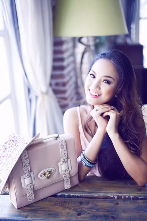 Nét tươi tắn, trẻ trung của Hoàng Oanh (Theo infonet) Nét tươi tắn, trẻ trung của Hoàng Oanh (Theo infonet)