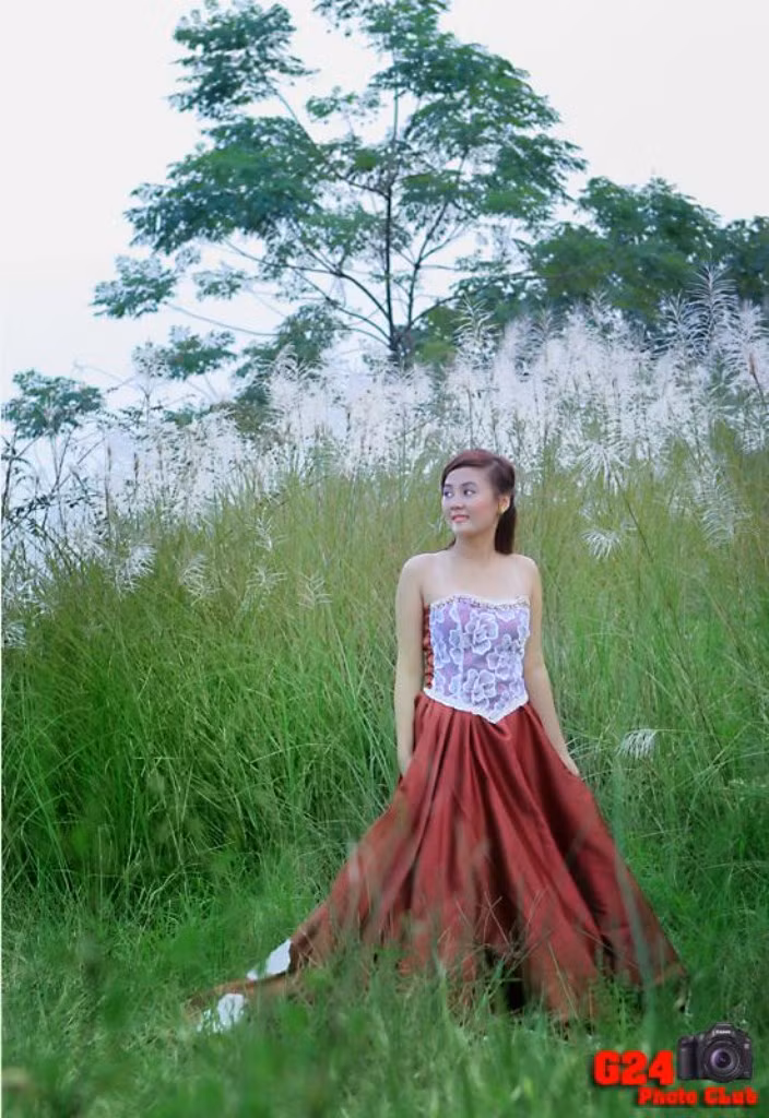Nga sinh ra và lớn lên trên miền đất, đầy nắng, đầy gió, biển trời thơ mộng.