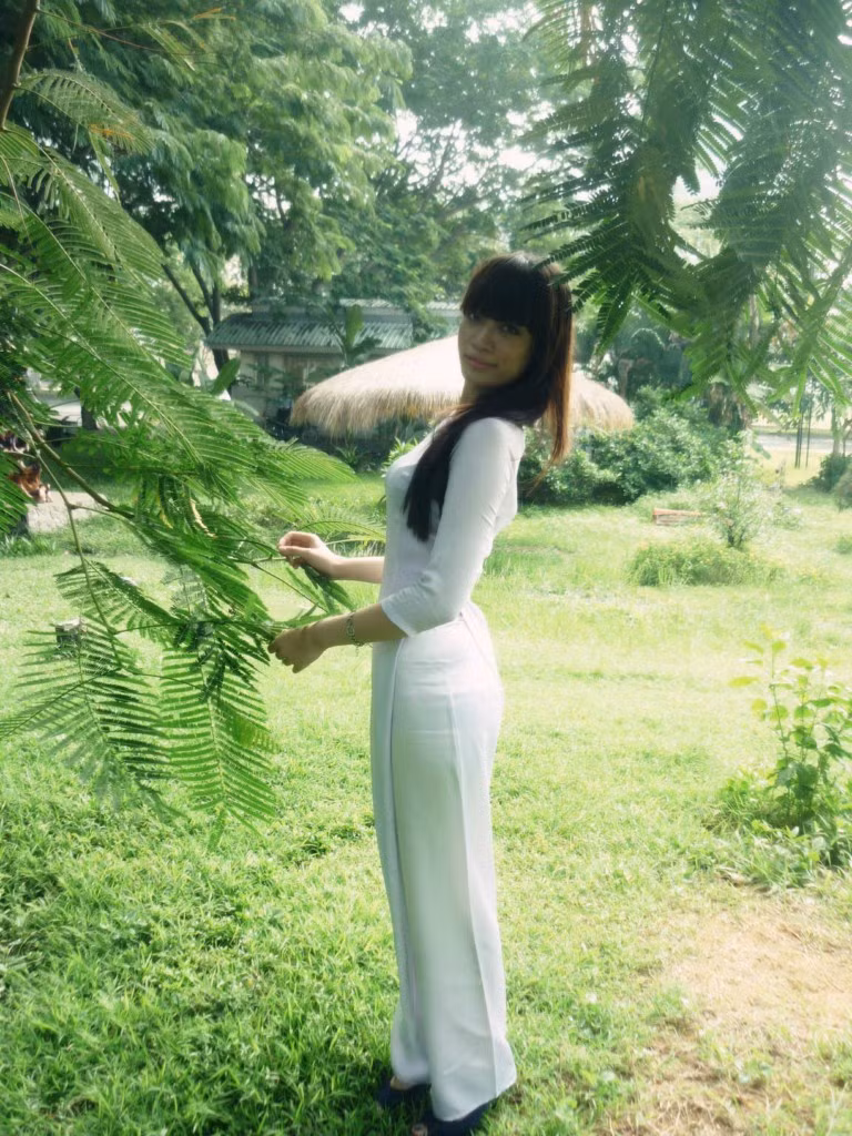 Lan là người vui vẻ,hòa đồng.