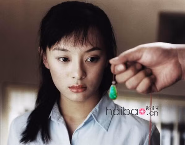 Tôn Lệ với khuôn mặt búng ra sữa