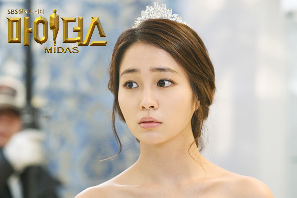 Lee Min Jung được coi là kiều nữ có đôi mắt đậm chất ngây thơ