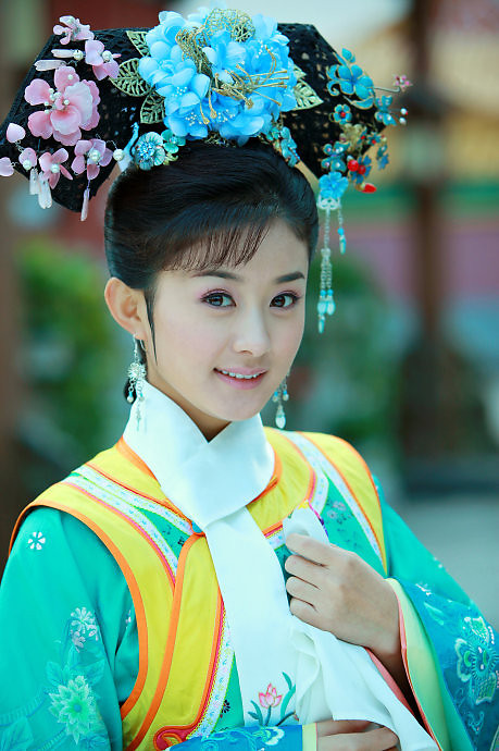 Nàng Tịnh Nhi của Tân Hoàn Châu cách cách Triệu Lệ Dĩnh có đôi mắt đen, tròn và rất đẹp