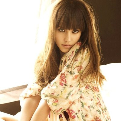 Thiên thần bóng tối Jessica Alba không chỉ sỡ hữu khuôn mặt xinh đẹp mà còn có 1 đôi mắt ánh lên sự thân thiện, gần gũi!