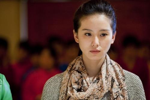 Lưu Thi Thi sinh năm 1987. Khi bước chân vào làng giải trí, cô gây chú ý vì có ngoại hình khá giống ngọc nữ Lưu Diệc Phi