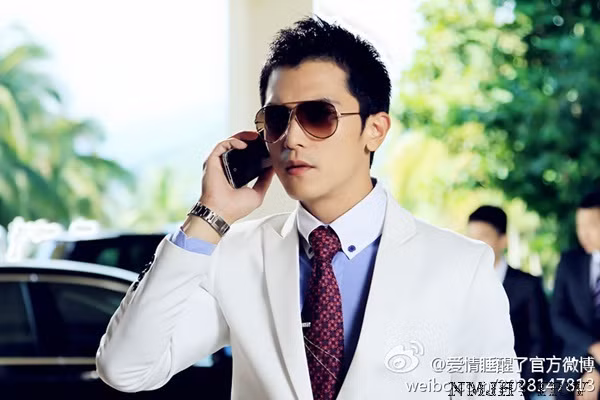 Khưu Trạch luôn đươc tập trung xây dựng hình tượng lịch thiệp, sang trọng và hợp mốt - những tiêu chí của một người đàn ông thành đạt.