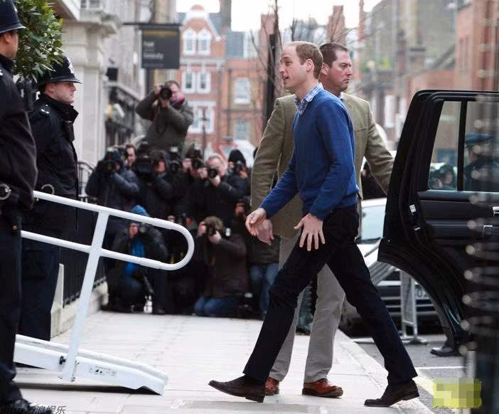 Được biết, sau khi Kate Middleton được chuẩn đoán là đã có bầu, công nương đã được chuyển đến bệnh viện của Hoàng gia để được chăm sóc cũng như tránh tiếp xúc với truyền thông và công chúng.