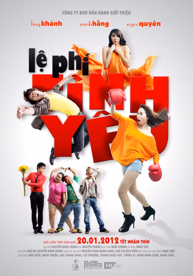 Lệ phí tình yêu. Ngày khởi chiếu 20/1/2012. Trong số 5 phim Việt ra rạp dịp Tết vừa qua, Lệ phí tình yêu của Minh Hằng và Huy Khánh là tác phẩm “đặc” tình cảm nhất. Hiền Dịu (Minh Hằng) là một cô gái xinh đẹp với tính cách khá mạnh mẽ. Cô là nhân viên thu nợ của ngân hàng NFM. Công việc này gây khá nhiều áp lực cho Dịu bởi khách hàng của cô đa phần là những “con nợ” khó đòi. Trong một lần đi tìm con nợ Lý Văn Giàu (Huy Khánh), Dịu chạm mặt chàng diễn viên điển trai Hoàng Phú. Lệ phí tình yêu. Ngày khởi chiếu 20/1/2012. Trong số 5 phim Việt ra rạp dịp Tết vừa qua, Lệ phí tình yêu của Minh Hằng và Huy Khánh là tác phẩm “đặc” tình cảm nhất. Hiền Dịu (Minh Hằng) là một cô gái xinh đẹp với tính cách khá mạnh mẽ. Cô là nhân viên thu nợ của ngân hàng NFM. Công việc này gây khá nhiều áp lực cho Dịu bởi khách hàng của cô đa phần là những “con nợ” khó đòi. Trong một lần đi tìm con nợ Lý Văn Giàu (Huy Khánh), Dịu chạm mặt chàng diễn viên điển trai Hoàng Phú.