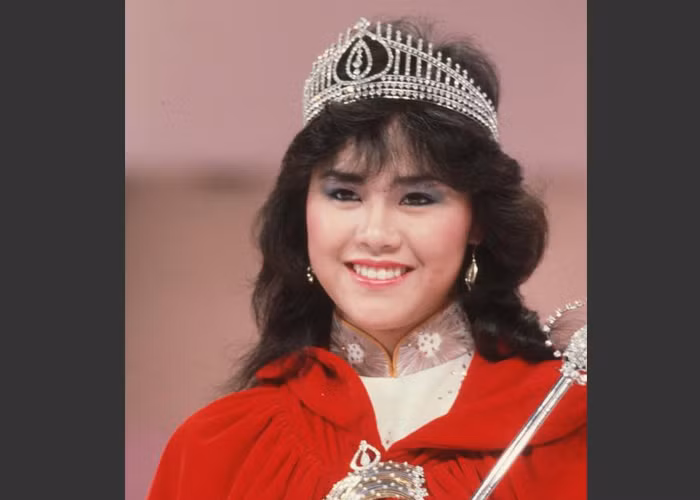 5. Năm 1986, công ty điện ảnh Đức Bảo công chiếu bộ phim “Người trong mộng” đã thu hút sự quan tâm chú ý cũng như dấy lên tranh luận nảy lửa của dư luận. Bởi trong phim có những cảnh khỏa thân thực sự gợi dục của nữ diễn viên Dương Tuyết Nghi (Cher Yang), hoa hậu Hồng Kông 1983.