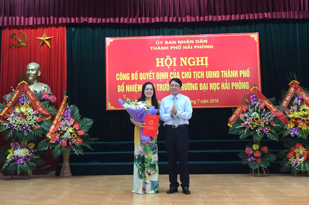 Bà Nguyễn Thị Hiên được bổ nhiệm giữ chức Hiệu trưởng Trường Đại học Hải Phòng (Ảnh: Lã Tiến)