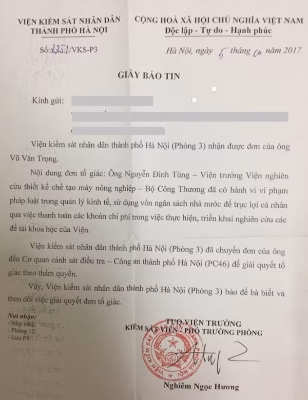 Giấy báo tin của Viện kiểm sát nhân sân thành phố Hà Nội gửi cho người tố cáo. Ảnh Đình Long. Giấy báo tin của Viện kiểm sát nhân sân thành phố Hà Nội gửi cho người tố cáo. Ảnh Đình Long.