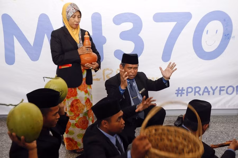 Nhóm "pháp sư" tham gia tìm kiếm máy bay mất tích theo lời mời của 1 trong những nhà lãnh đạo cấp cao Malaysia.