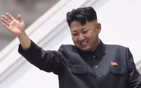 Nhà lãnh đạo Triều Tiên Kim Jong-un với kiểu tóc đặc biệt.