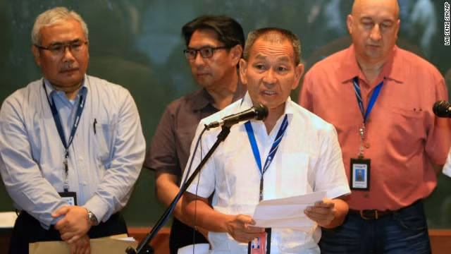 Các quan chức hãng hàng không Malaysia Airlines họp báo cung cấp thông tin về các nỗ lực tìm kiếm cứu nạn, khắc phục hậu quả.
