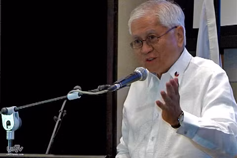 Ngoại trưởng Philippines Albert del Rosario.