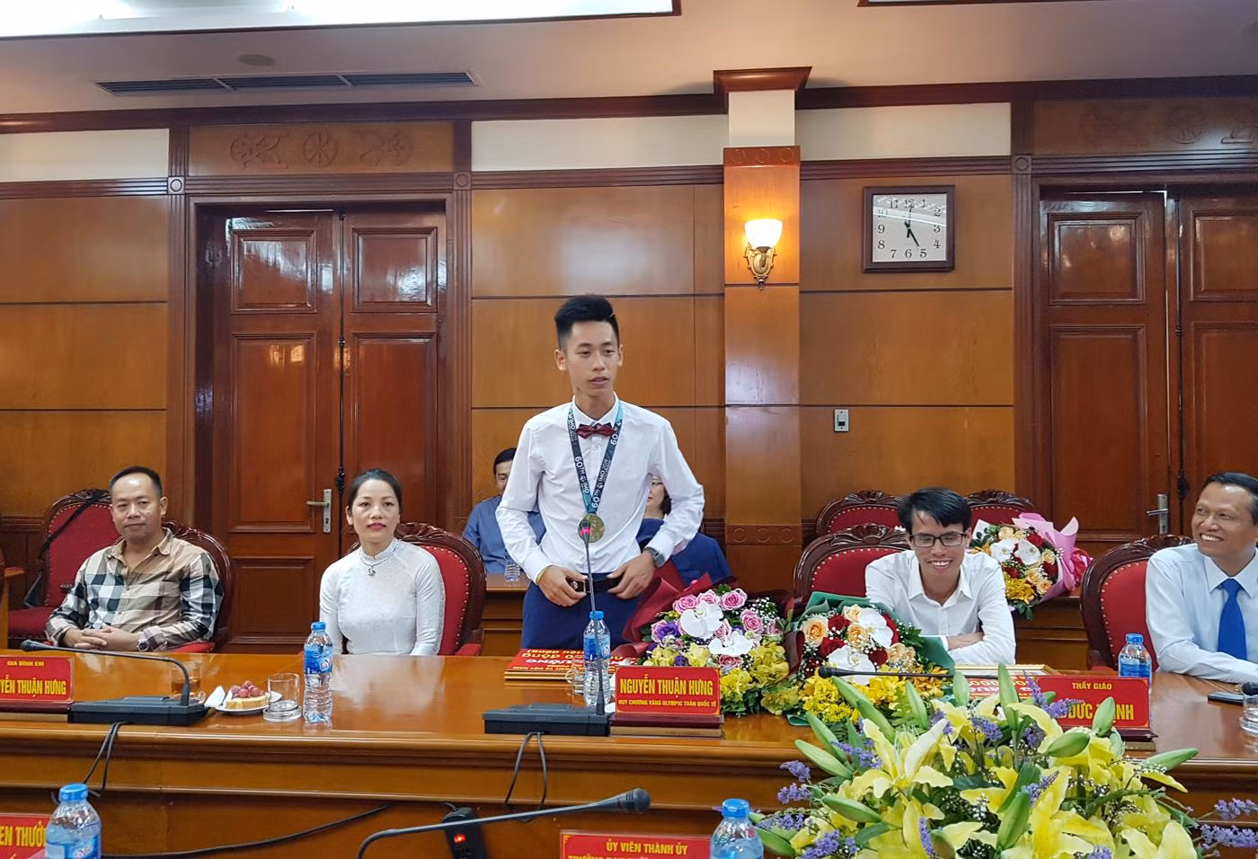 Nam sinh mê đá bóng, xuất sắc đoạt huy chương Vàng Olympic Toán quốc tế