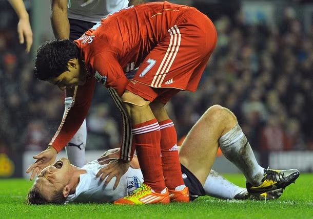 Scott Parker tỏ ra rất đau đớn