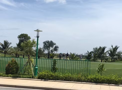 Cử tri quận Tân Bình đề nghị cần chấm dứt ngay hoạt động sân golf bên trong sân bay (ảnh: P.L) Cử tri quận Tân Bình đề nghị cần chấm dứt ngay hoạt động sân golf bên trong sân bay (ảnh: P.L)