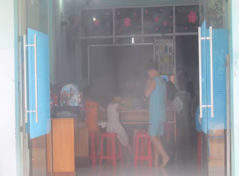 Một cơ sở bán trú ở phường Hiệp Thành, quận 12 vẫn dạy thêm cho học sinh tiểu học sáng 11/7 (ảnh: P.L)