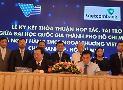 Lễ ký kết tài trợ của các doanh nghiệp cho Quỹ phát triển Đại học Quốc gia Thành phố Hồ Chí Minh (ảnh: P.L) Lễ ký kết tài trợ của các doanh nghiệp cho Quỹ phát triển Đại học Quốc gia Thành phố Hồ Chí Minh (ảnh: P.L)
