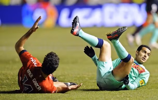 Nhưng cũng chẳng ích gì vì sau đó Barca lại ngã.