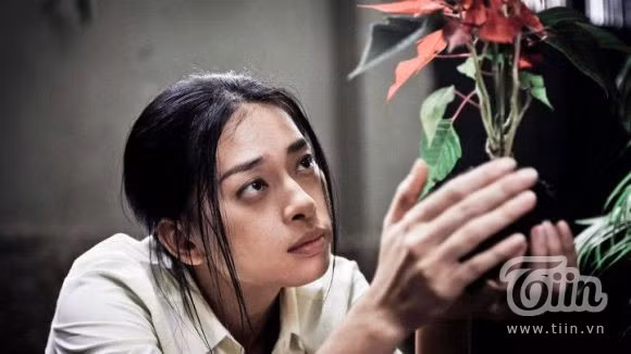 Vẻ "ghê rợn" của Ngô Thanh Vân trong phim Ngôi nhà trong hẻm Bộ phim có sự tham gia của nam diễn viên Trần Bảo Sơn sẽ được công chiếu vào năm 2012 Vẻ "ghê rợn" của Ngô Thanh Vân trong phim Ngôi nhà trong hẻm Bộ phim có sự tham gia của nam diễn viên Trần Bảo Sơn sẽ được công chiếu vào năm 2012