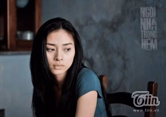 Vẻ "ghê rợn" của Ngô Thanh Vân trong phim Ngôi nhà trong hẻm Bộ phim có sự tham gia của nam diễn viên Trần Bảo Sơn sẽ được công chiếu vào năm 2012 Vẻ "ghê rợn" của Ngô Thanh Vân trong phim Ngôi nhà trong hẻm Bộ phim có sự tham gia của nam diễn viên Trần Bảo Sơn sẽ được công chiếu vào năm 2012