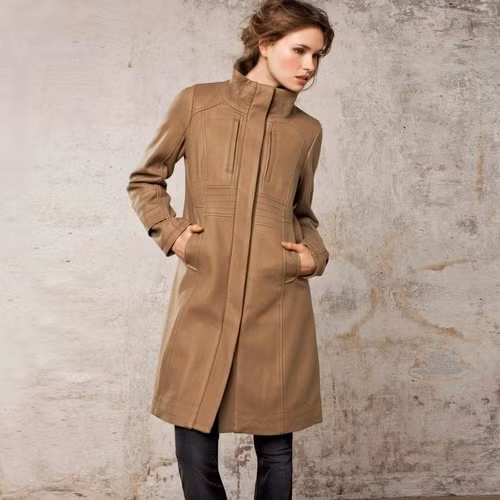 1. Áo măng tô (Trench coat): Đây là kiểu áo "không thể thiếu" đối với chị em công sở. Dáng áo dài thanh lịch và quý phái đem đến cho bạn sự tự tin và cực kì lịch sự nơi làm việc. 1. Áo măng tô (Trench coat): Đây là kiểu áo "không thể thiếu" đối với chị em công sở. Dáng áo dài thanh lịch và quý phái đem đến cho bạn sự tự tin và cực kì lịch sự nơi làm việc.