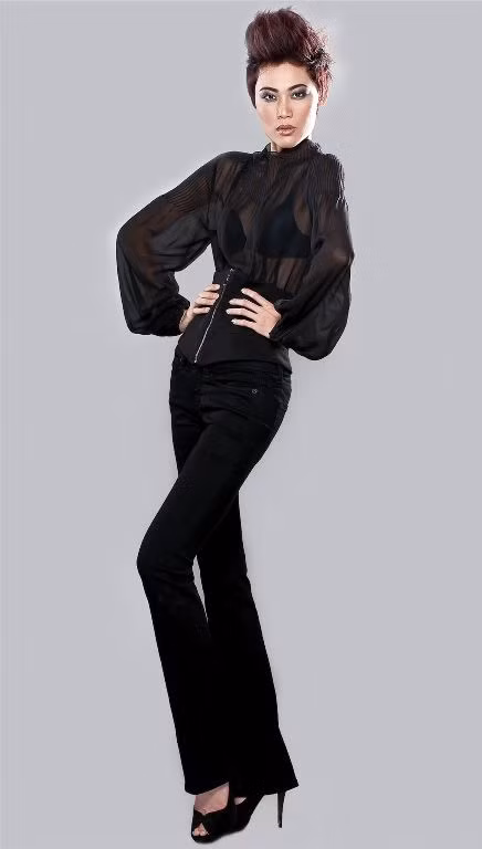Cá tính đầy biến hóa Phương Anh Thông minh và linh hoạt “biến hóa” để có những shoot ảnh đẹp là tất cả những gì có thể nói về Phương Anh. Không chỉ có vóc dáng chuẩn cùng chiều cao khá ổn, Phương Anh còn ghi dấu đậm nét nơi khán giả truyền hình bởi sự thông minh trong cách xử lý công việc cũng như phong cách chững chạc, điềm tĩnh khi tham gia giải quyết xung đột ở nhà chung.