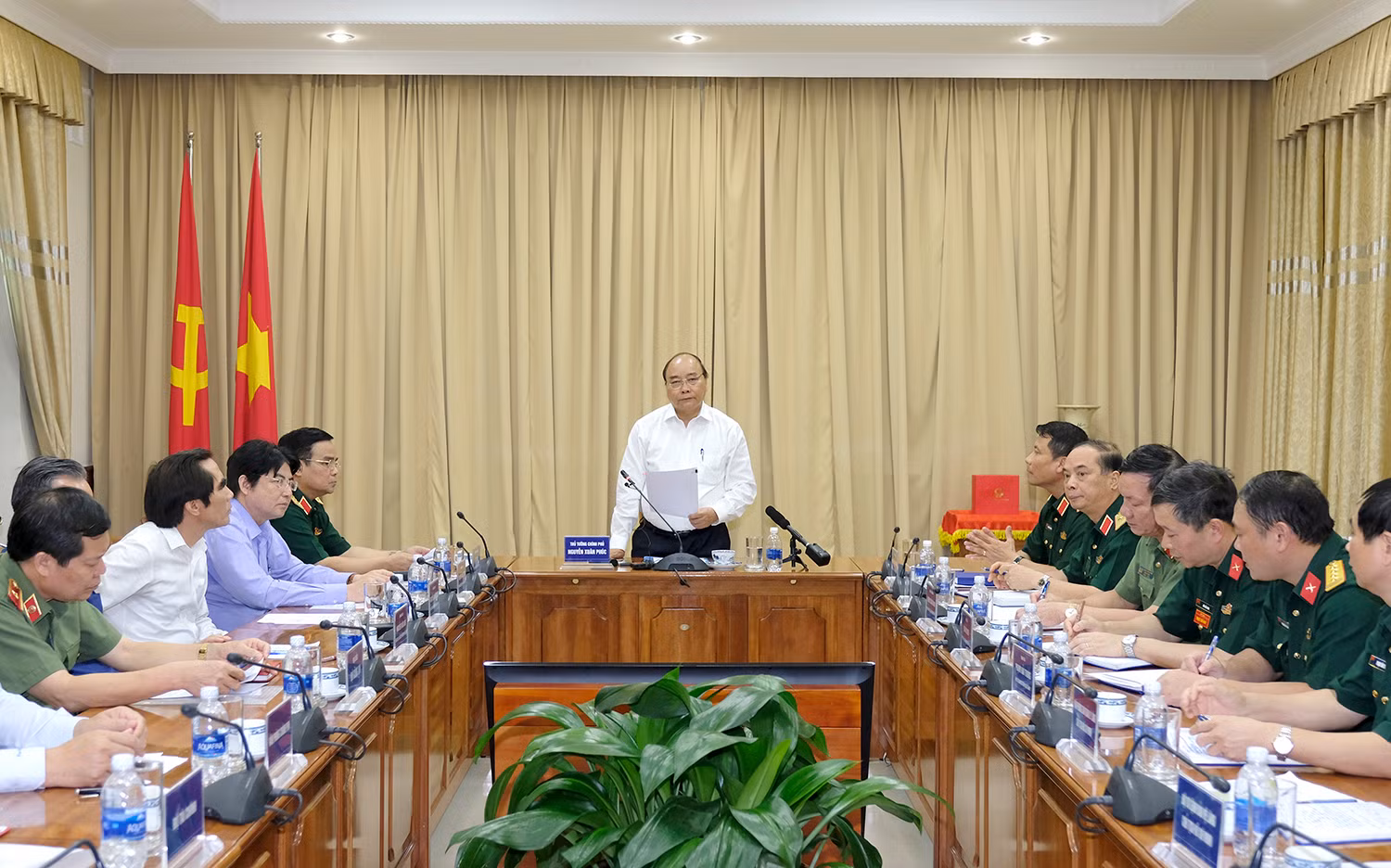 Thủ tướng làm việc với Ban quản lý Lăng. (Ảnh: VGP) Thủ tướng làm việc với Ban quản lý Lăng. (Ảnh: VGP)
