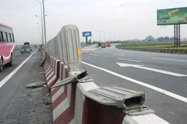 Tấm chống lóa vào ban đêm sẽ giúp các phương tiện giao thông lưu thông dễ dàng hơn Tấm chống lóa vào ban đêm sẽ giúp các phương tiện giao thông lưu thông dễ dàng hơn