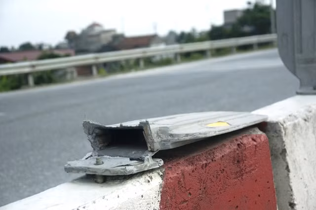 Nhìn những hình ảnh này người ta có thể nghi ngờ về chất lượng của các tấm chắn lóa này? Nhìn những hình ảnh này người ta có thể nghi ngờ về chất lượng của các tấm chắn lóa này?