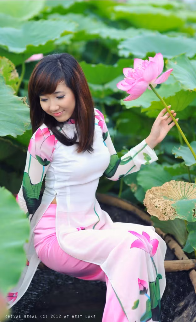 Hoàng Hải Vân sinh năm 1991, hiện đang là sinh viên năm thứ 3 Trường ĐH Ngoại thương Hà Nội. ĐÁP ÁN CHÍNH THỨC CỦA BỘ GIÁO DỤC: TOÀN BỘ ĐÁP ÁN ĐH KHỐI B 2012 -TOÀN BỘ ĐÁP ÁN ĐH KHỐI A 2012 - TOÀN BỘ ĐÁP ÁN ĐH TOÁN, VĂN KHỐI D 2012 -TOÀN BỘ ĐÁP ÁN ĐH KHỐI C 2012 - ĐÁP ÁN ĐH CÁC MÔN NGOẠI NGỮ KHỐI D 2012