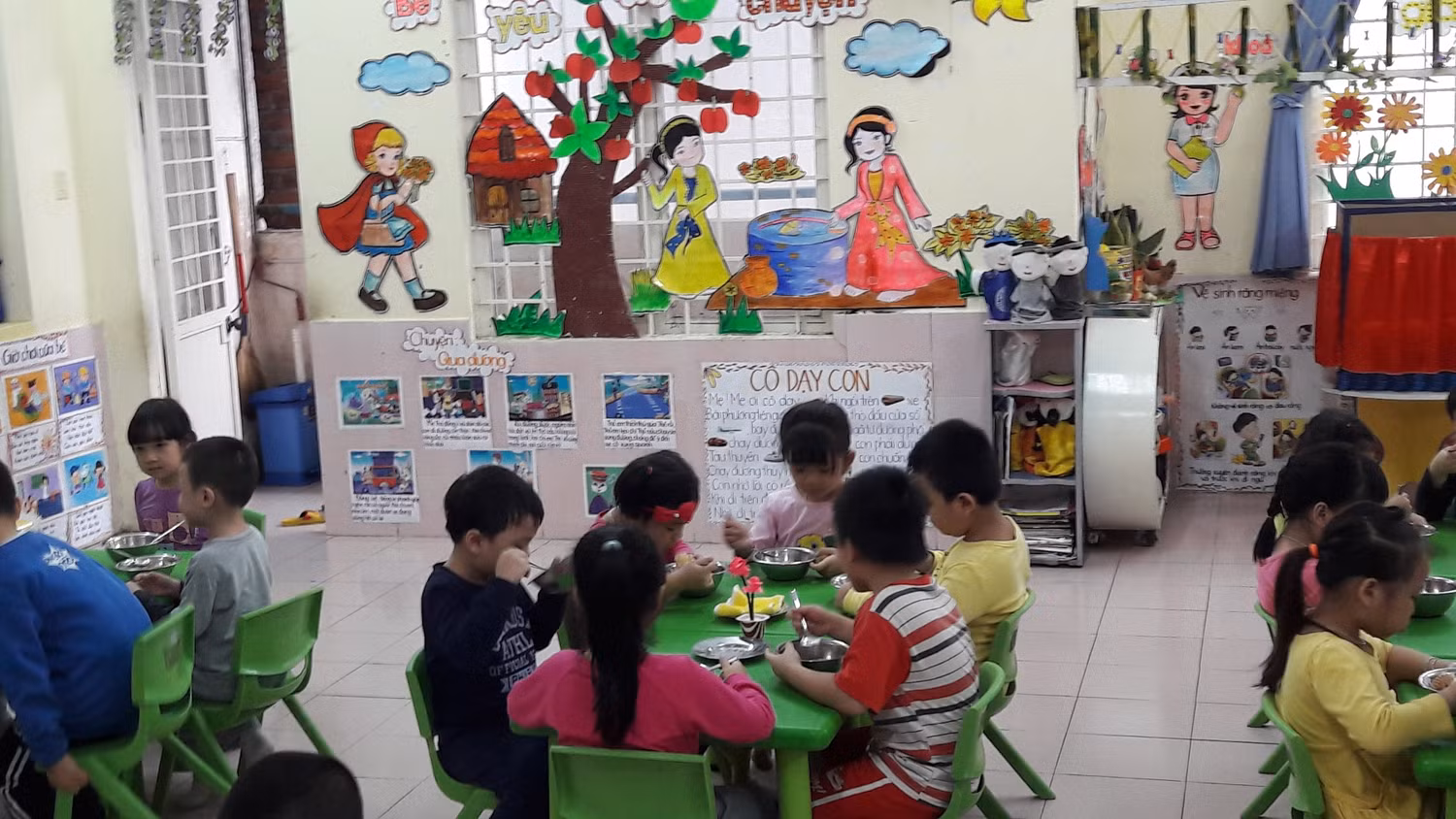 Bữa ăn sạch của các cháu trường mầm non Cẩm Nhung (Đà Nẵng) được các cô giáo chuẩn bị rất kỹ lưỡng. Ảnh: An Nguyên Bữa ăn sạch của các cháu trường mầm non Cẩm Nhung (Đà Nẵng) được các cô giáo chuẩn bị rất kỹ lưỡng. Ảnh: An Nguyên
