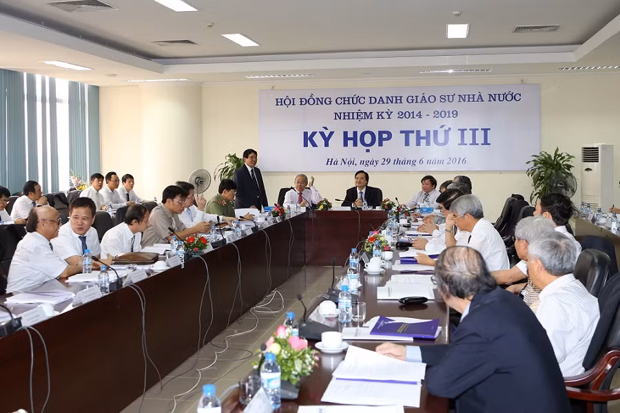 Chính phủ ra Nghị định 117 có hiệu lực từ 15/9/2016 điều chỉnh chế độ tiền lương đối với giảng viên cao cấp được bổ nhiệm chức danh giáo sư. ảnh: hdcdgsnn.gov.vn